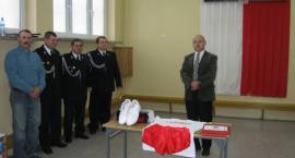 Przekazanie strojów sportowych uczniom w SP w Laskowcu Starym, zakupionych przez...