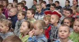 Mikołajki z Teatrem Form Róznych w MOK
