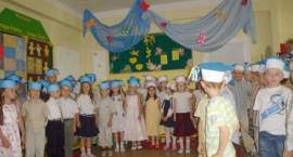 Pożegnanie 6-latków w Miejskim Przedszkolu nr 4 - Biedronki - czerwiec 2007 /Fot. z...