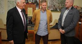 Nowy trener Olimpii powitany przez burmistrza