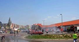 Ćwiczenia ratownicz-gaśnicze przy sklepie LIDL i stacji paliw Orlen w Zambrowie w dn....