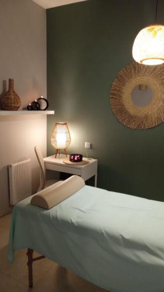 OFERUJEMY MASAŻE: 
-tkanek głębokich,...