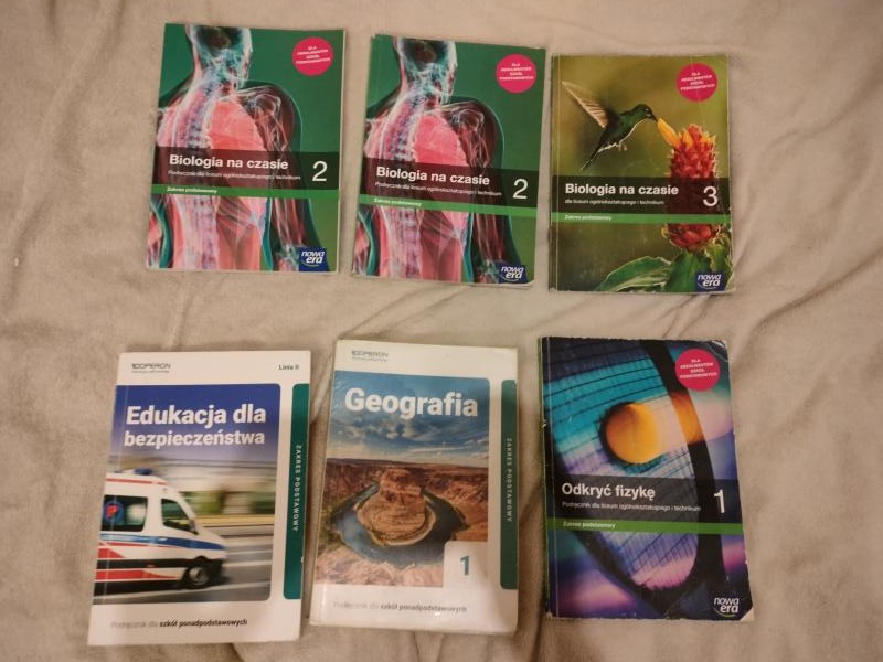 Sprzedam podręczkiki, poniżej cennik...