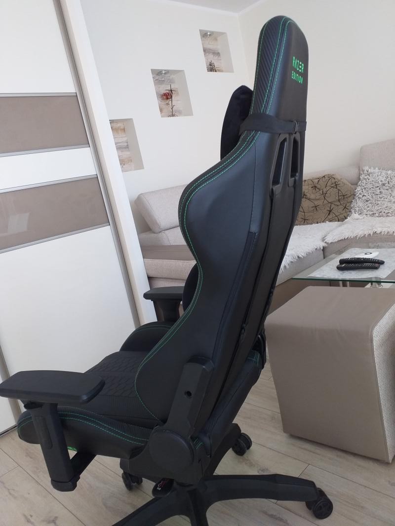 Sprzedam Fotel-Krzesło gamingowe TYPE Z RAZER...
