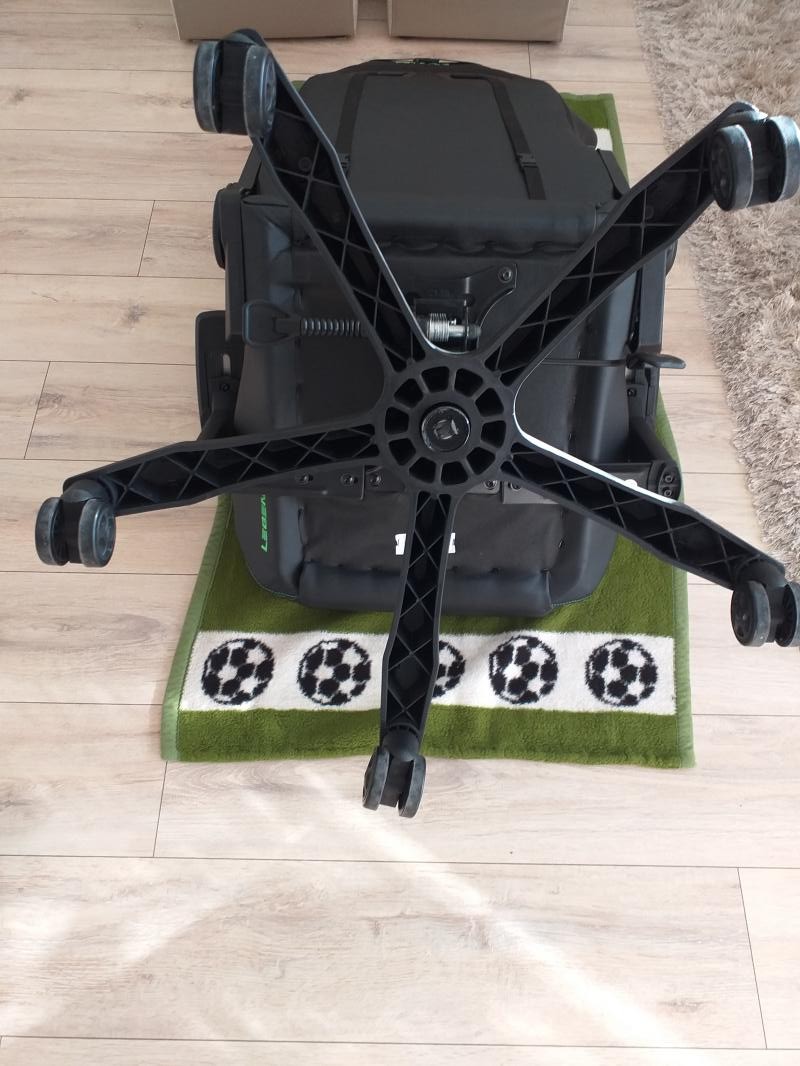 Sprzedam Fotel-Krzesło gamingowe TYPE Z RAZER...