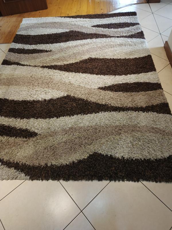 Sprzedam dywan stan bardzo dobry 2.30 na 2,90...