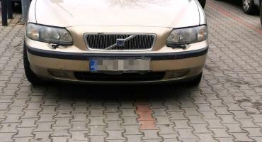 Parkuj z głową – uważaj na linie! [foto]
