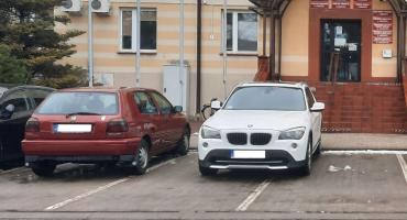 Parkuj z głową – nie bądź egoistą parkingowym [foto]