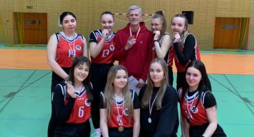Koszykarki z ZS1 na podium w mistrzostwach województwa [FOTO]