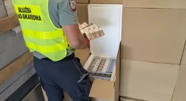 Próbowali przemycić ponad 20 tys. paczek papierosów [FOTO]