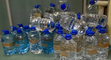 Nielegalny alkohol przechowywał w piwnicy