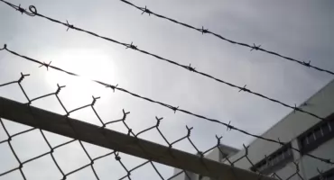Bił kobietę pięścią po twarzy i głowie. Podejrzany trafił do aresztu