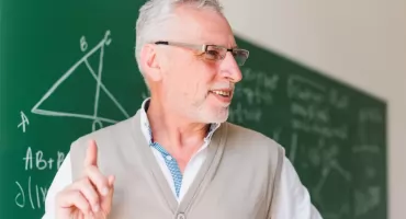 Emerytura dla nauczyciela – które rozwiązanie wybrać?