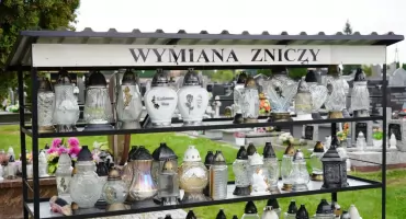 Na cmentarzach w Zambrowie można wymienić znicze! [FOTO+VIDEO]