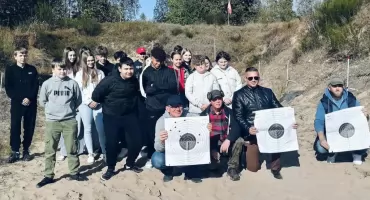 Młodzież z SP w Kołakach Kościelnych ćwiczyła strzelanie [FOTO]