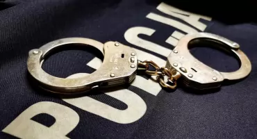 Wnuczek zatrzymany za znęcanie się nad babcią i posiadanie narkotyków