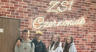 Neon dopełnił nowy wizerunek „Czerwoniaka” [FOTO]