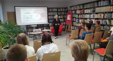 Autorka powieści “Dziewczyna z czerwoną parasolką” gościła w Miejskiej Bibliotece Publicznej w Zambrowie [FOTO]