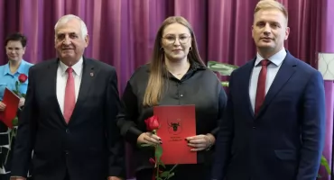 Nagrody burmistrza z okazji Dnia Edukacji Narodowej wręczone! [FOTO]