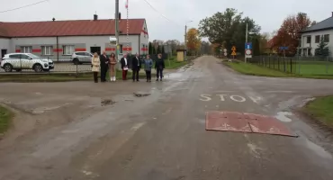 Gmina Szumowo dofinansowuje przebudowę drogi i skrzyżowania w Pęchratce Polskiej [FOTO]
