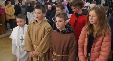 Korowód świętych przeszedł w kościele Trójcy Przenajświętszej w Zambrowie [FOTO+VIDEO]