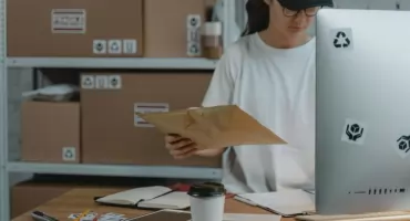 Jak optymalizować koszty wysyłki za granicę w sklepie internetowym