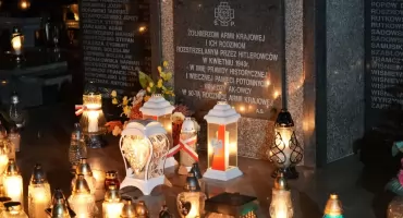 Dzisiaj Uroczystość Wszystkich Świętych. Cmentarze rozświetliły się tysiącami zniczy [FOTO+VIDEO]