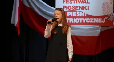 Trwa VI Ogólnopolski Festiwal Piosenki i Pieśni Patriotycznej „Ta, co nie zginęła” w Zambrowie [FOTO+VIDEO]