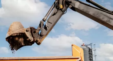 Wypożyczalnia maszyn budowlanych: Klucz do efektywności i oszczędności na placu budowy