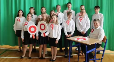 Uroczysty apel upamiętniający Narodowe Święto Niepodległości w SP4 [FOTO]