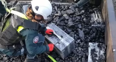 Próbowali przemycić 5 tys. paczek papierosów w wagonie z węglem [FOTO]