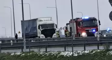 Ciężarówka zapaliła się na S8. Są utrudnienia na drodze [FOTO]