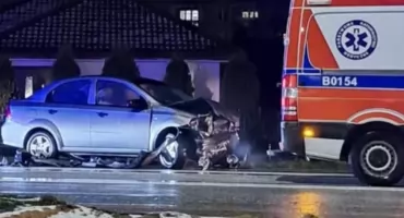 Osobówki zderzyły się niedaleko galerii handlowej w Zambrowie - AKTUALIZACJA [FOTO]