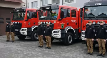Nowe pojazdy zostały oficjalnie przekazane do OSP z gminy Zambrów [FOTO+VIDEO]