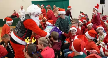 Mikołaje na motocyklach odwiedzili podopiecznych SOSW w Długoborzu [VIDEO+FOTO]