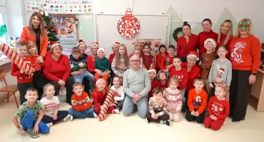 Mikołaje z Klubu Seniora z wizytą u przedszkolaków w MP5 [FOTO+VIDEO]