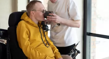 Opiekun osoby pobierającej świadczenie wspierające może zostać objęty ubezpieczeniem emerytalnym, rentowym oraz zdrowotnym