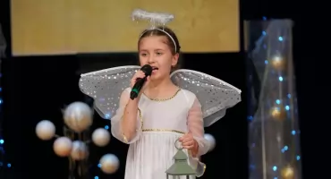 Trwa VI Ogólnopolski Festiwal Przebojów Świątecznych „Gwiazdka na Święta”. Świąteczne przeboje rozbrzmiały w MOK Zambrów [FOTO+VIDEO]