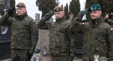 Żołnierze 1PBOT odwiedzili grób mjra Czesława Chocieja