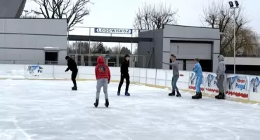 Już niedługo poślizgamy się na lodowisku w Zambrowie. Sprawdź cennik