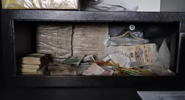 KAS i CBŚP rozbiły zorganizowaną grupę przestępczą, która prała pieniądze i wystawiała puste faktury VAT [FOTO+VIDEO]