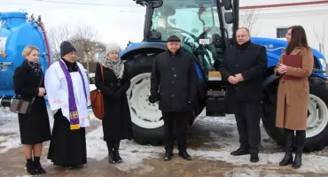 Uroczyste poświęcenie ciągnika oraz beczki na wodę pitną w Szumowie [FOTO]