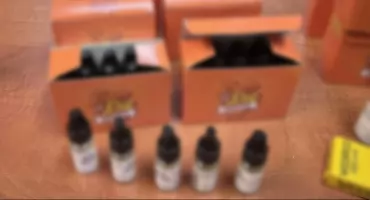 KAS przejęła przesyłki kurierskie z nielegalnymi płynami do e-papierosów i urządzeniami do waporyzacji [FOTO]