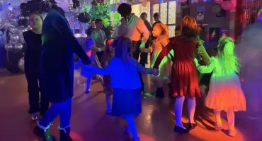 Wyjątkowa choinka w Szkole Podstawowej w Starym Skarżynie [FOTO]