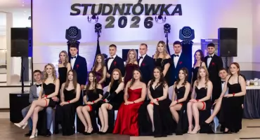 Studniówka ZSA 2026 - mamy zdjęcia grupowe!
