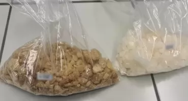 Niebezpieczny psychotrop w przesyłce kurierskiej. Paczka o wartości 63 tys. zł. została zabezpieczona [FOTO]