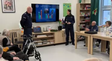 Policjanci rozmawiali z mieszkańcami o bezpieczeństwie