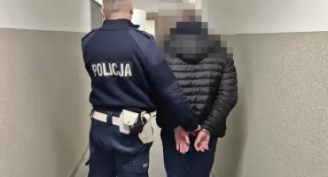 Jechał za szybko niesprawnym autem. Miał sądowy zakaz