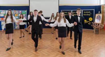 Szkoła w Kołakach Kościelnych świętowała jubileusz 20-lecia nadania imienia abp. Romualda Jałbrzykowskiego [FOTO]