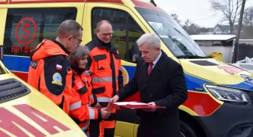 Nowoczesna karetka zasili zambrowskie pogotowie. Jacek Piorunek zapowiada też nową siedzibę WSPR w Zambrowie [FOTO]